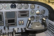 ImageCessna 421C Golden Eagle, typical copilot's instrumentation