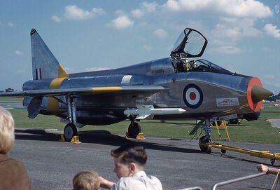 800px-Ee lightning t4 xm974 arp.jpg