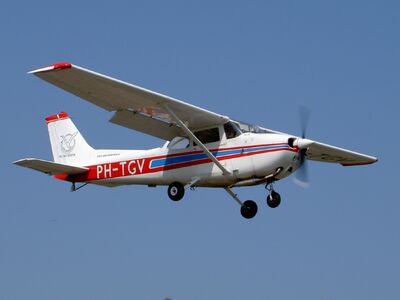 C172 Cessna Skyhawk PH-TGV p3