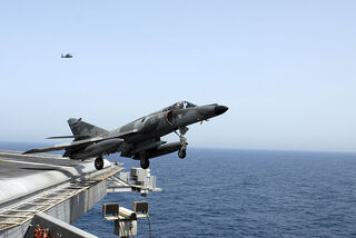800px-Super Etendard 070412-N-8157C-307.jpeg