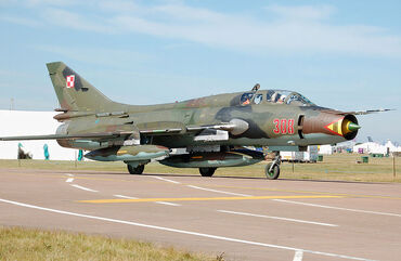 800px-Sukhoi Su-22UM-3K Fitter at RIAT 2010 arp