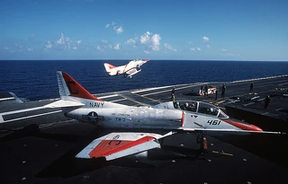 800px-TA-4J AVT-16 1989
