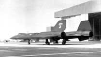 800px-Lockheed YF-12A 60-6934 in Air Defense Command markings 1963