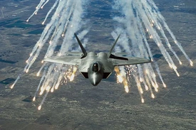 800px-F-22 flares.jpg (111 KB) An F-22 Raptor dumping flares.