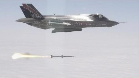 Lockheed_Martin_-_F-35A_Stealth_Fighter_First_AIM-120_AMRAAM_Launch_Test_720p-0