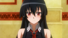 Akame sonriendo