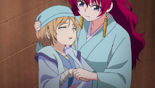 Yona holding Tae-Yeon