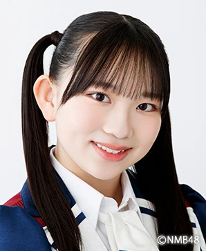 値下げしました】NMB48 チューストライク赤背景 宮崎紗衣 直筆生写真 NMB48 宮崎紗衣 直筆サイン入り 生写真 NMB48 チューストライク