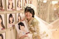 YakataMikiWallhangingphotooutside2017