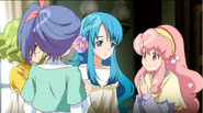 Chieri receives congratulations from the others.