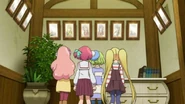 1337523071467s.jpg (32 KB) Orine, Yuka, Suzuko, and Nagisa looking at pictures of the past Center Novae