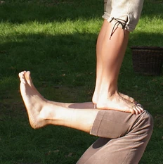 Stehen auf den Schienbeinen