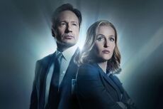 Mulder und Scully auf Promo-Bild zu Staffel 10 aus dem Jahr 2016