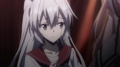 Mahiru looking Isuke and Sumireko