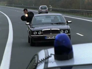 Biszumbitterenende4.jpg (109 KB) Unbekannte verüben einen Anschlag auf die Cops.