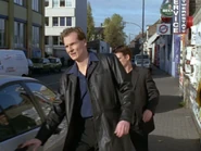 Biszumbitterenende3.jpg (119 KB) Ein wichtiger Zeuge wird abgeholt.