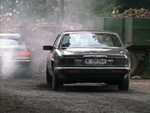"Hetzjagd": Die Gangster fahren einen Sovereign mit XJ6-Scheinwerfern.