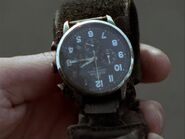 Biszumbitterenende5.jpg (81 KB) Bei einem toten Gangster findet man eine SEK-Uhr.