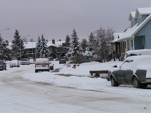 Une rue résidentielle de Summerlea en hiver.