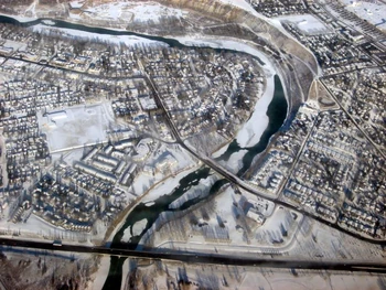 Vue aérienne de Bowness en hiver.