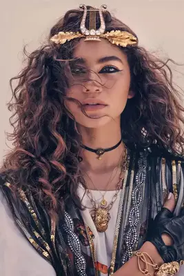 Zendaya-4OCT17-1117-GL-WELL10-01-B