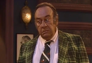 Mr. Polniakoff pleads ALF to stay at his Catskills club and even offers to pay him.