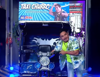 Joel aparece con el Taxi Churro (AFHS9)