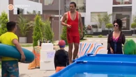 Los Gonzales en la piscina pública.