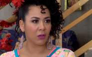 Teresa, hermana menor, medio hermana de Pepe y Lucho.