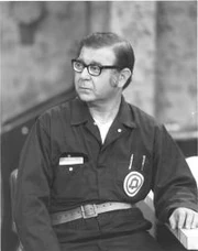 Marvin Kaplan as Henry Beesmeyer