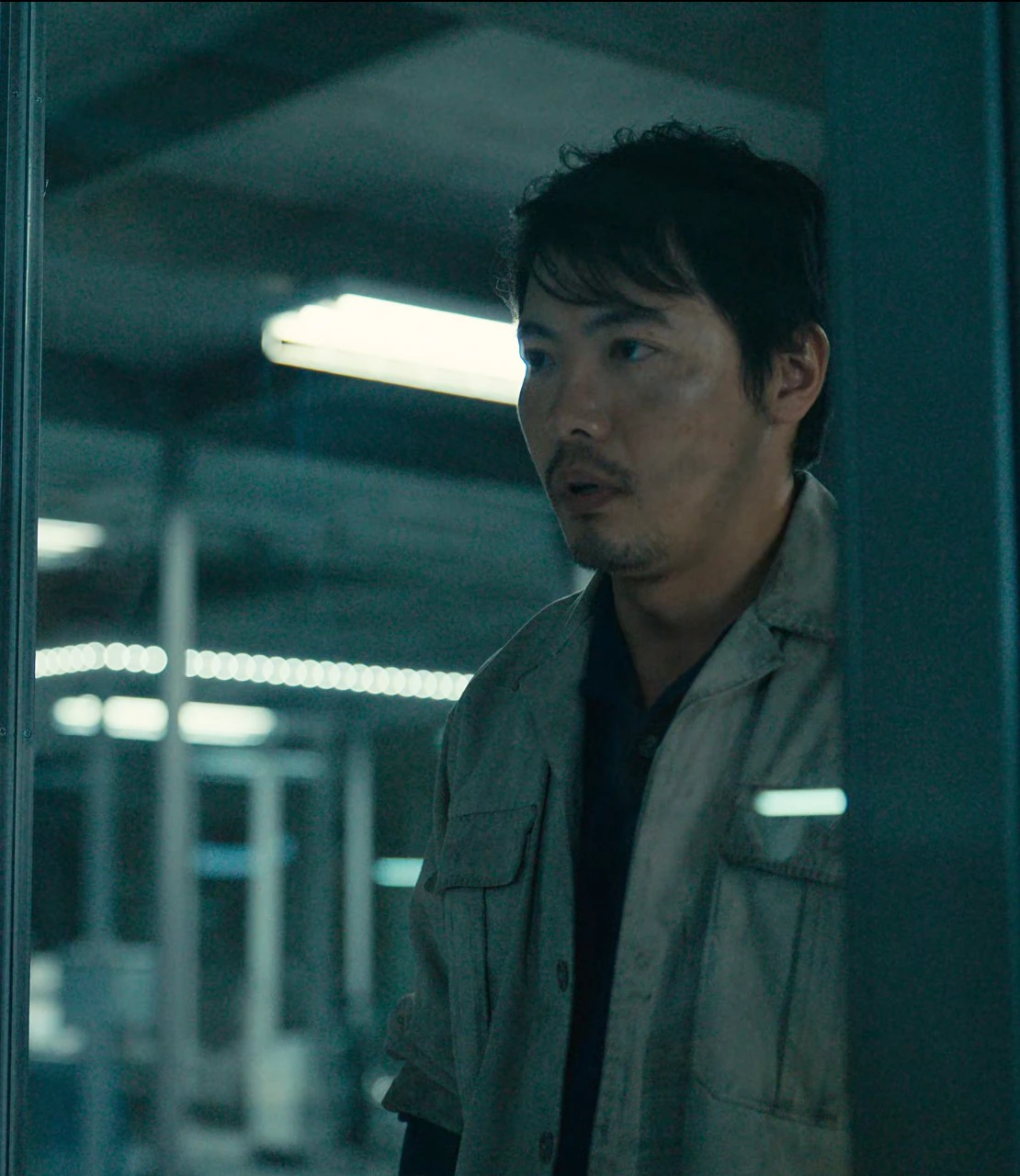 A middle-aged man dressed in a casual beige suit