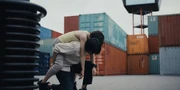 Arisu carefully holding Usagi on his back