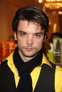 Andrew-Lee-Potts-2