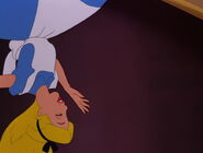 Alice-in-wonderland-disneyscreencaps.com-646