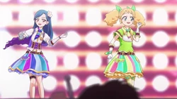 3人でドデーっと!座っちゃいましょう!!ライムカラーが際立ってます! ひとまずこんな感じで。