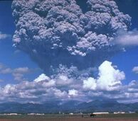 Pinatubo ash plume 910612