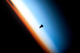 1024px-Endeavour silhouette STS-130