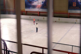 Eishalle Ausblick.jpg (27 KB) Ausblick vom Empfangsbereich zur Steinkamp-Eishalle