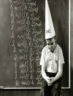 Dunce-cap2 8945