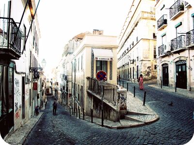 Curved-Street-Bairro-Alto.