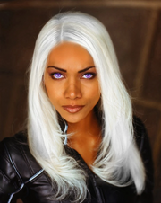 A cantora brasileira Lara Nissi,que tem fenótipo Manowan puro