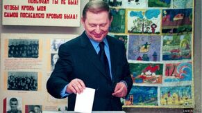 Кучма голосует на референдуме