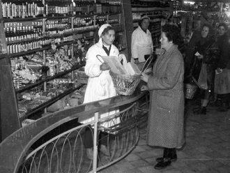 Третий магазин самообслуживания «КЁЗЕРТ» в XIV-м районе Будапешта, 1957 год