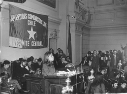 Gladys Marín junto a las Juventudes Comunistas