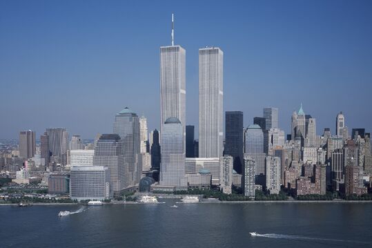 2000 HISTORICAL TWIN TOWERS (©MINORU YAMASAKI 1973) DOWNTOWN