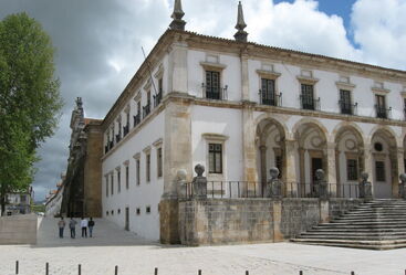 Alcobaca.mosteiro.north.side.corner