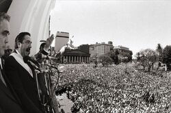 Alfonsin en Plaza de Mayo