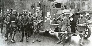 Броневик правительственных войск