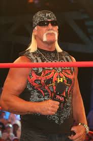 Hulk Hogan confronts World Champion Bully Ray - August 29, 2013 