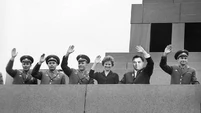 Генсек Маленков с космонавтами Титовым, Николаевым, Гагариным, Терешковой и Быковским